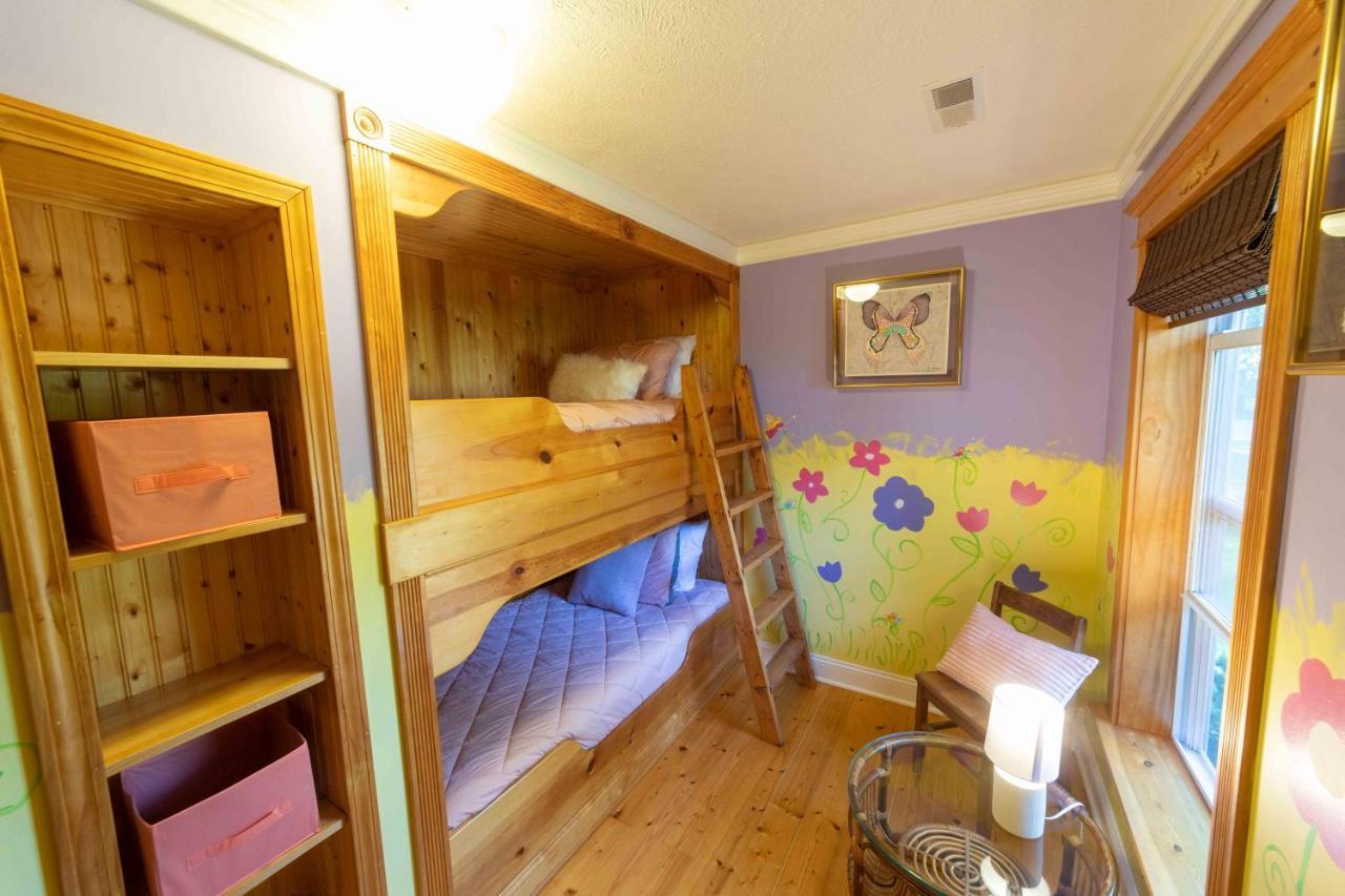 The Charming Glenn Cottage! Walk To Lake Michigan! Fennville Ngoại thất bức ảnh